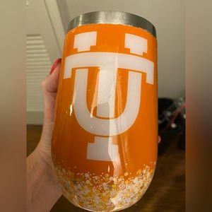 Tennessee Vols wine tumbler. Glitter and resin